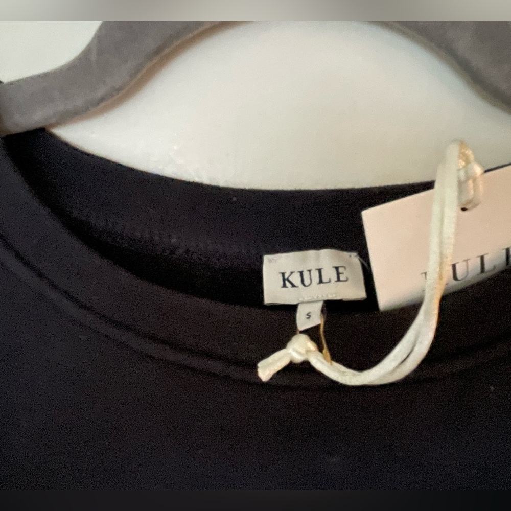 Kyle OU VEY sweatshirt. Women’s size small: Navy. NWT